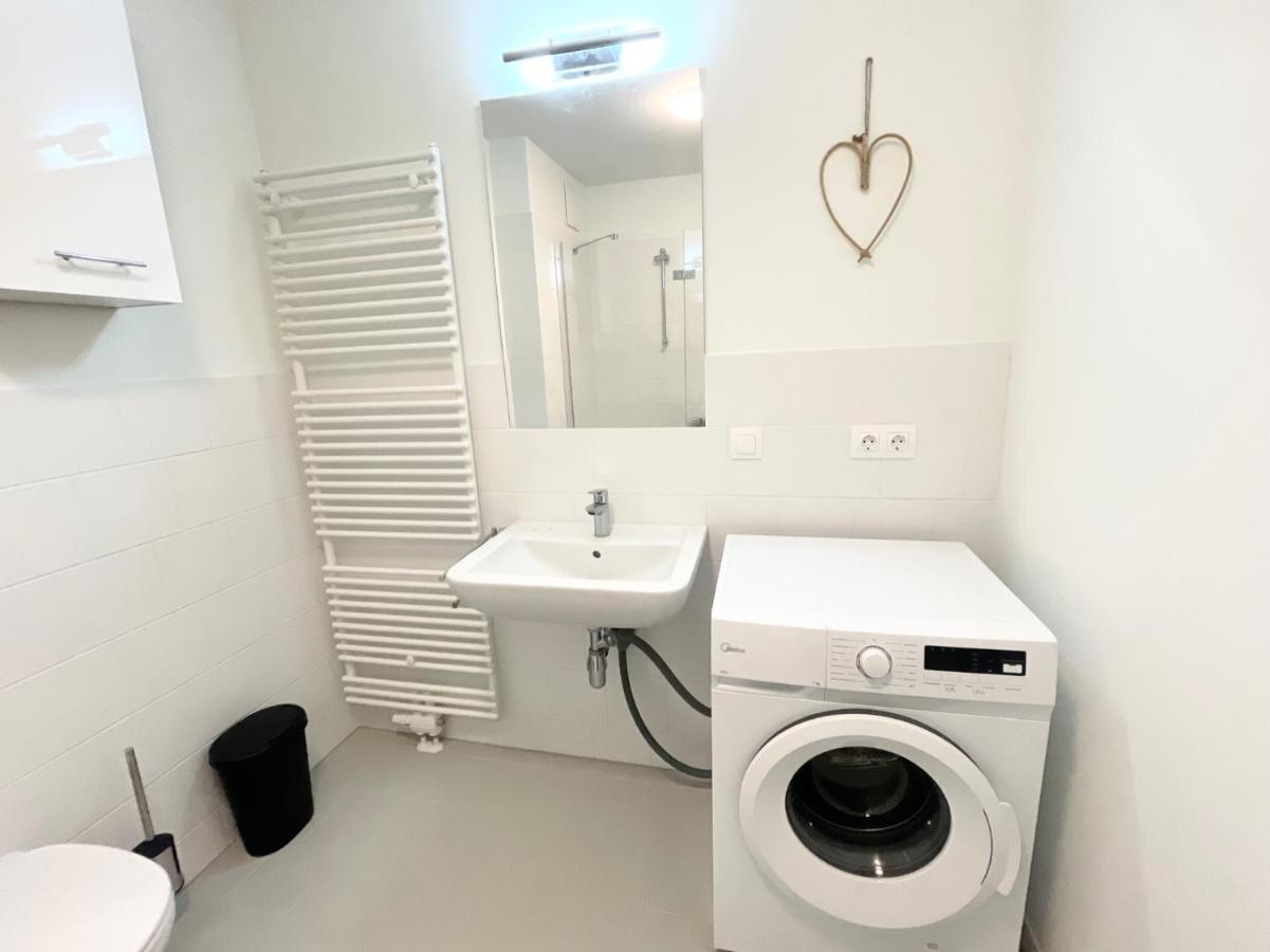 דירות וינה Bright Modern Flat With Balcony מראה חיצוני תמונה