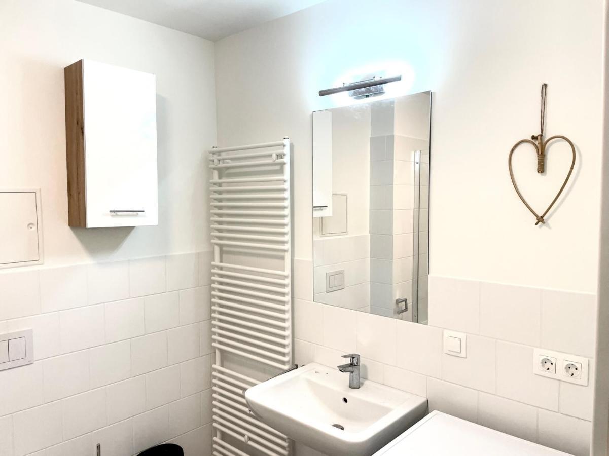 דירות וינה Bright Modern Flat With Balcony מראה חיצוני תמונה