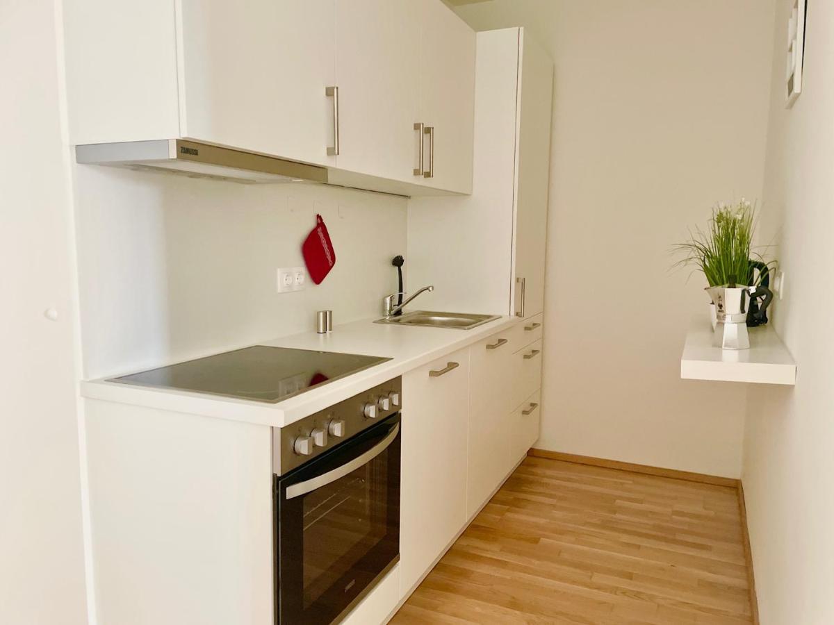 דירות וינה Bright Modern Flat With Balcony מראה חיצוני תמונה