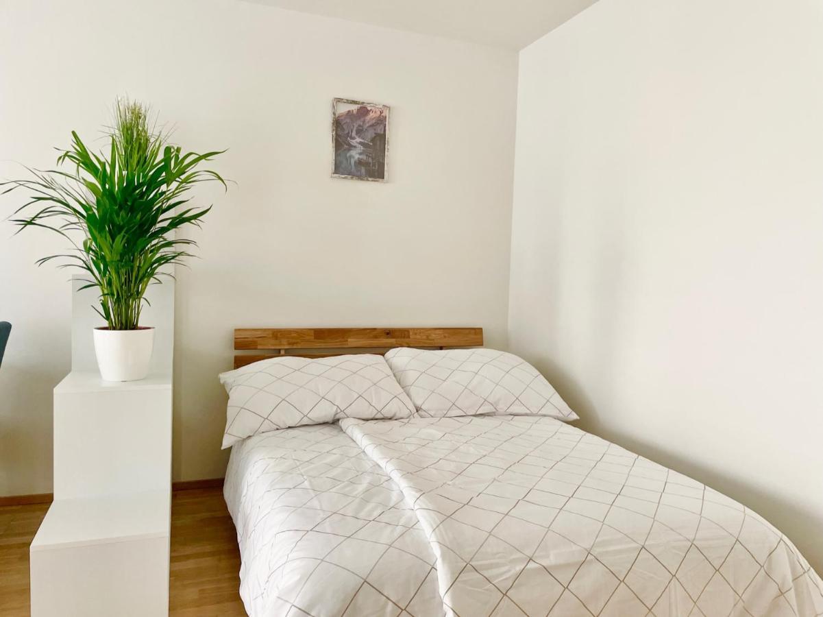 דירות וינה Bright Modern Flat With Balcony מראה חיצוני תמונה