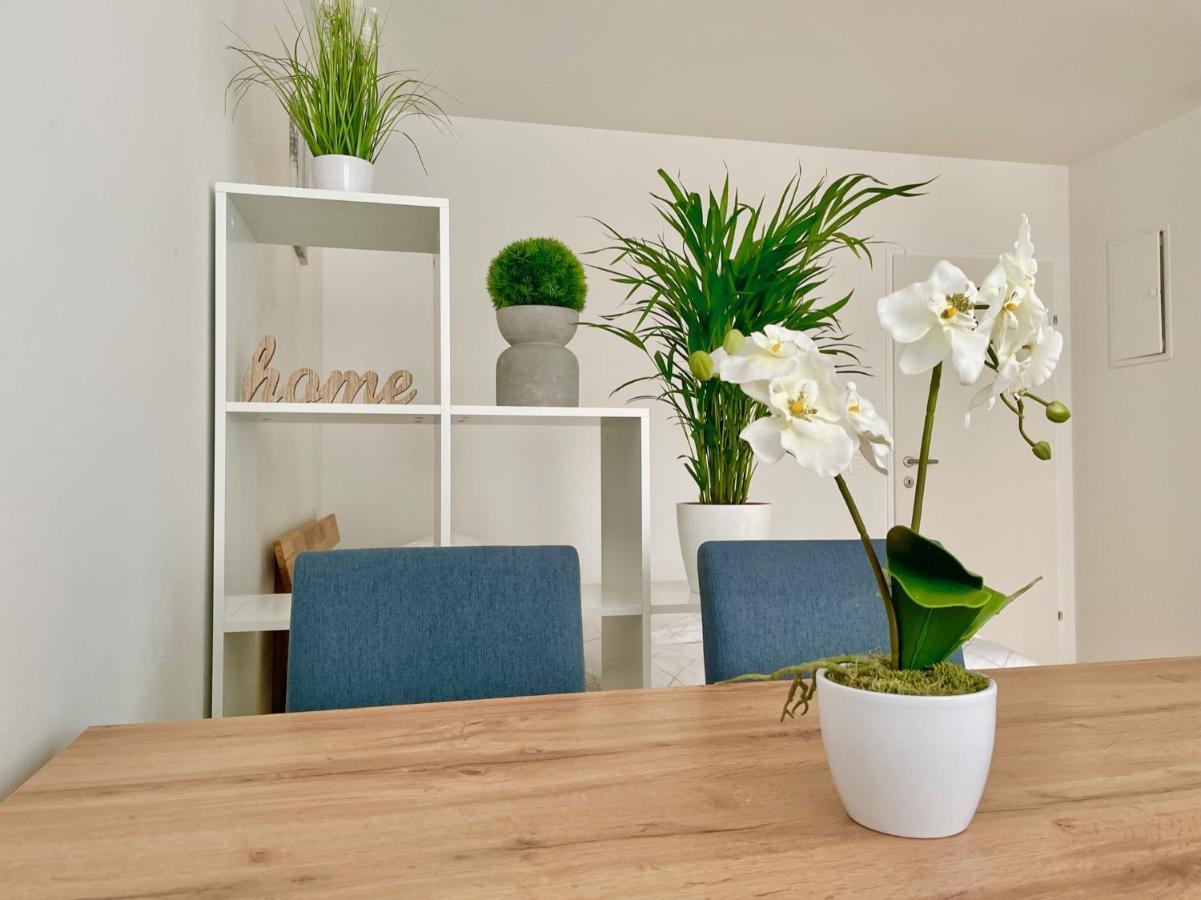 דירות וינה Bright Modern Flat With Balcony מראה חיצוני תמונה