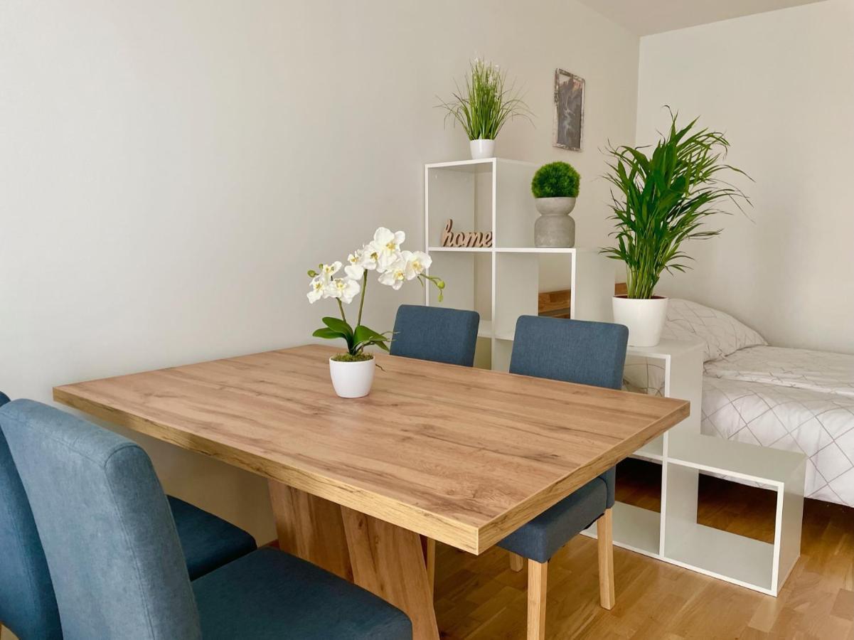 דירות וינה Bright Modern Flat With Balcony מראה חיצוני תמונה