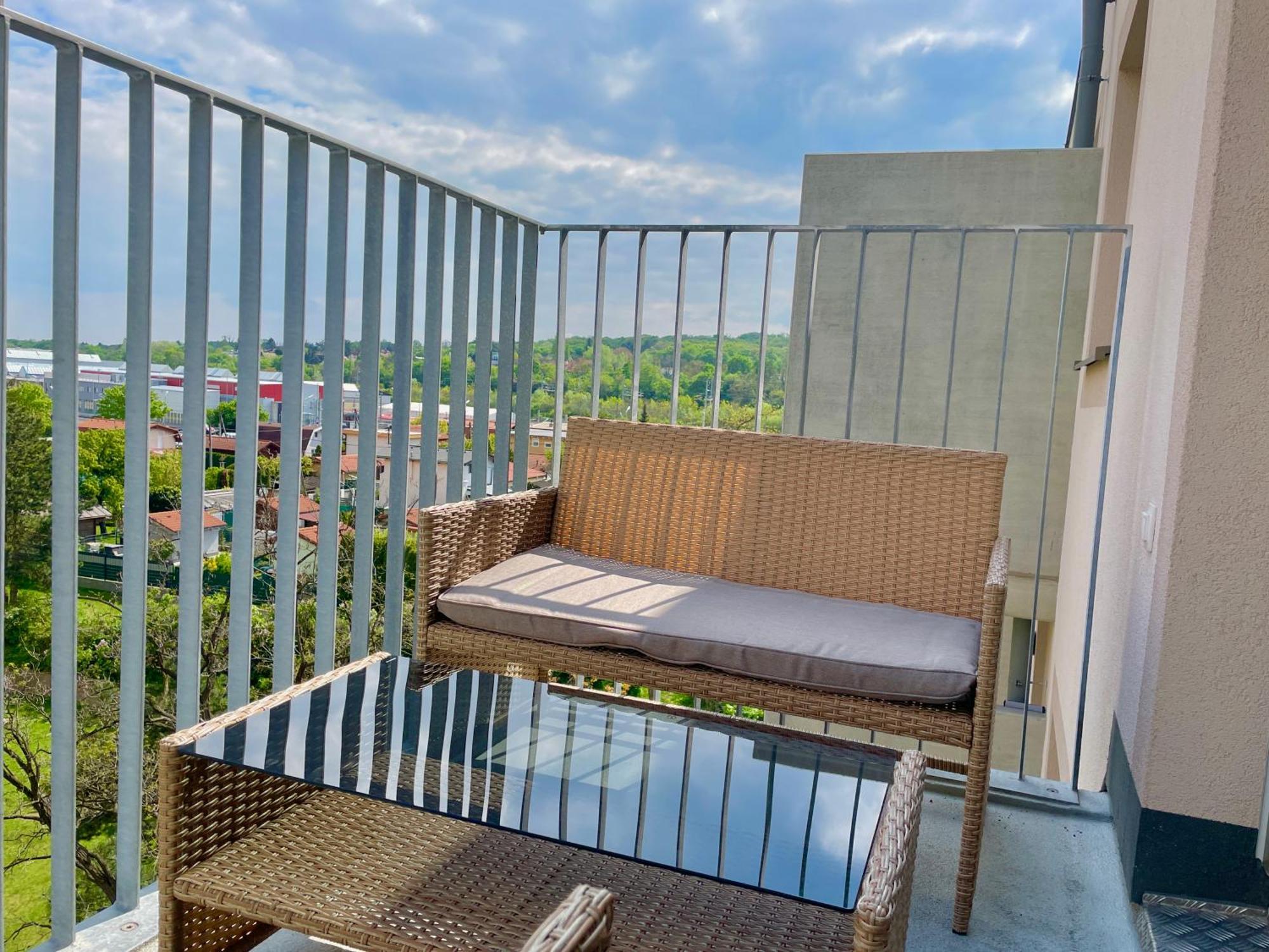 דירות וינה Bright Modern Flat With Balcony מראה חיצוני תמונה